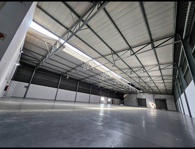 1,145M² WAREHOUSE TO LET IN HALFWAY HOUSE